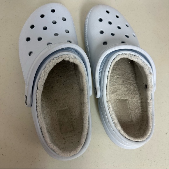 Crocs Pastel Blue and White Fleece-Lined Clogs size M 9 / W 11 Unisex - Picture 2 of 8